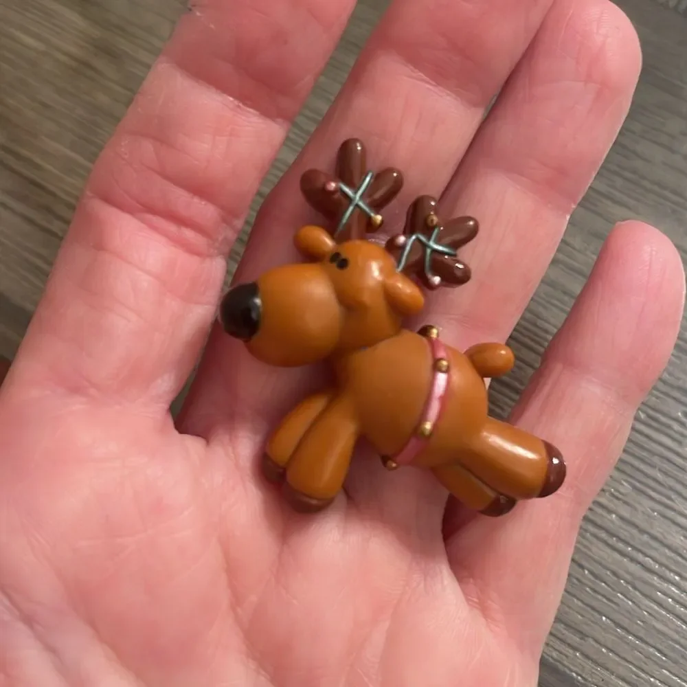 Vintage Russ Brown Reindeer Brooch - Christmas Brooch Holiday Pin